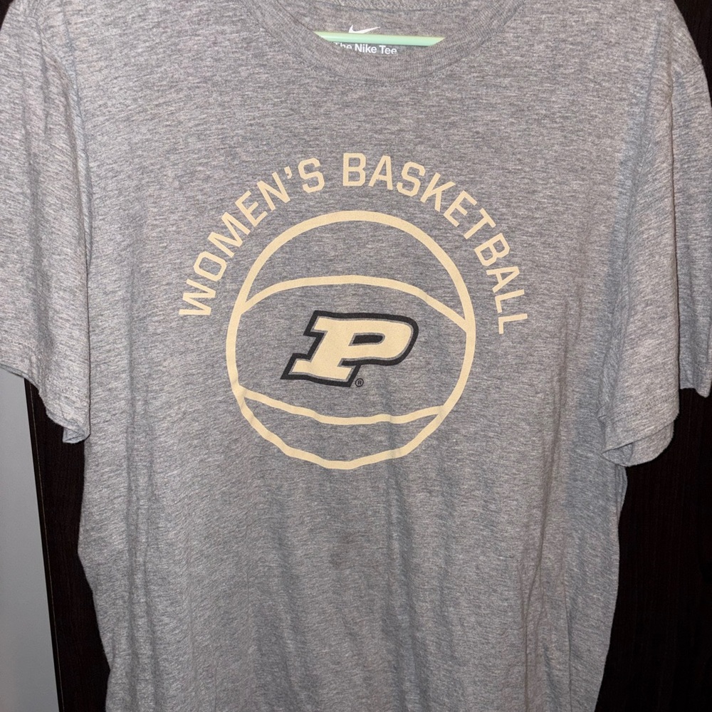 Nike Gray Women's Basketball Short Sleeve Tee with Cream Graphic